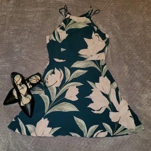 Fun summer Dynamite dress - Size: Small